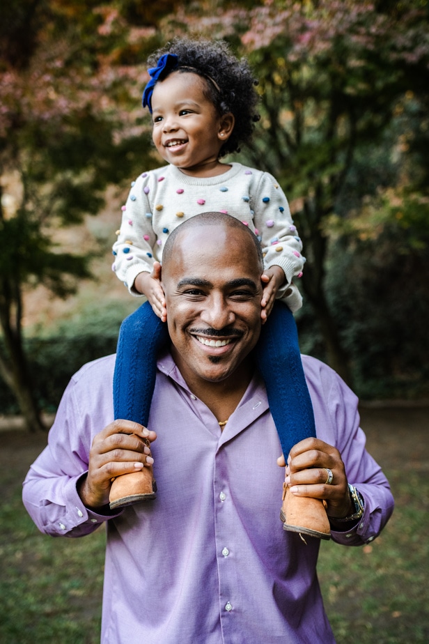Daughter sits atop Dads shoulders during holiday mini session